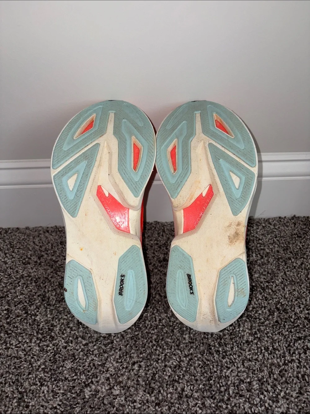 Brooks Hyperion Max 3 - Coral and Cream